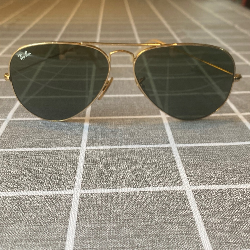 Ray-Ban Gold Aviator Glasses Timeless Design
